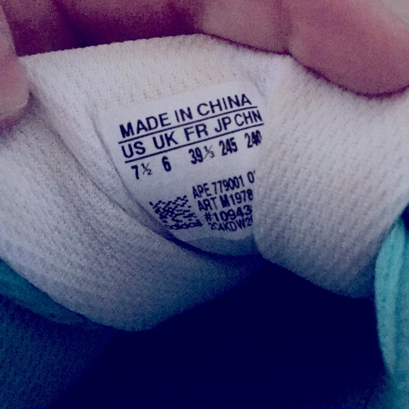 Adidas shoes - Picture 7 of 8